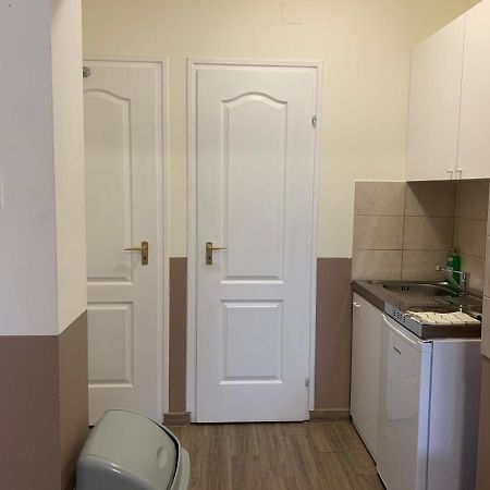 Center Panzio Appartement Vecsés Buitenkant foto