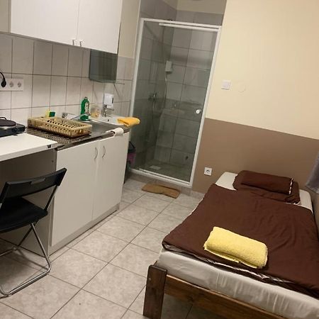 Center Panzio Appartement Vecsés Buitenkant foto
