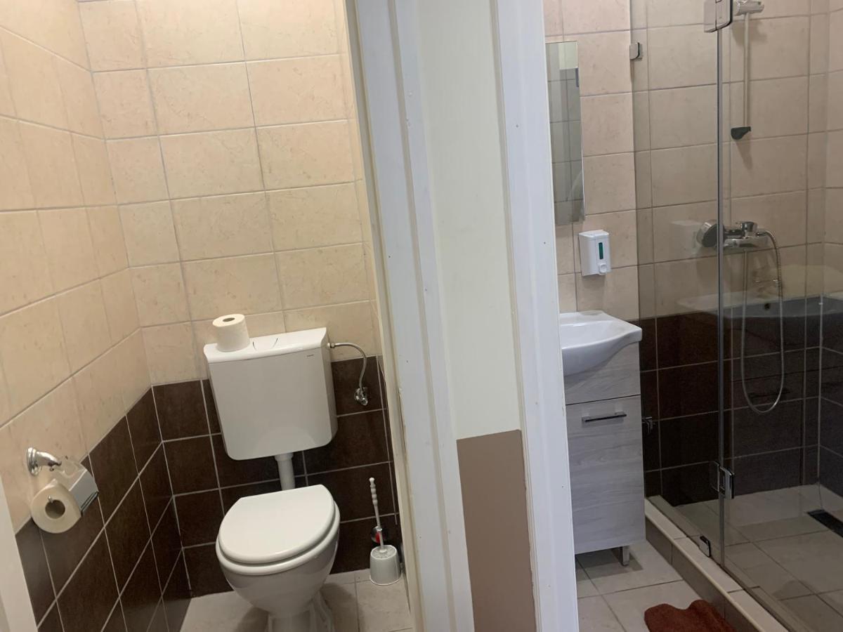 Center Panzio Appartement Vecsés Buitenkant foto