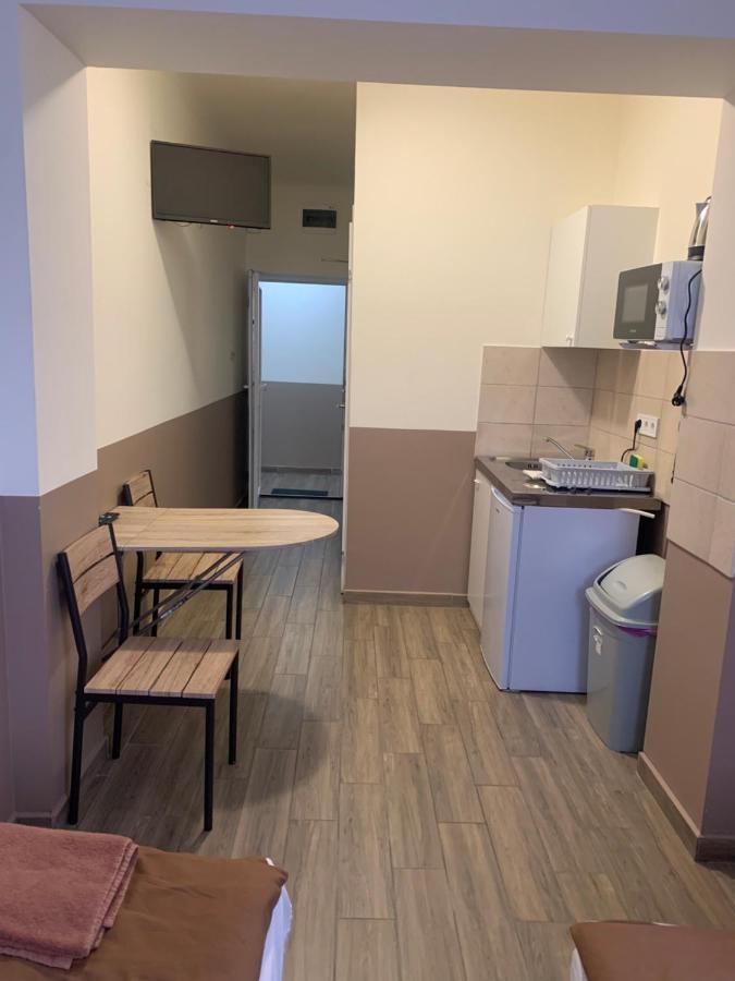 Center Panzio Appartement Vecsés Buitenkant foto